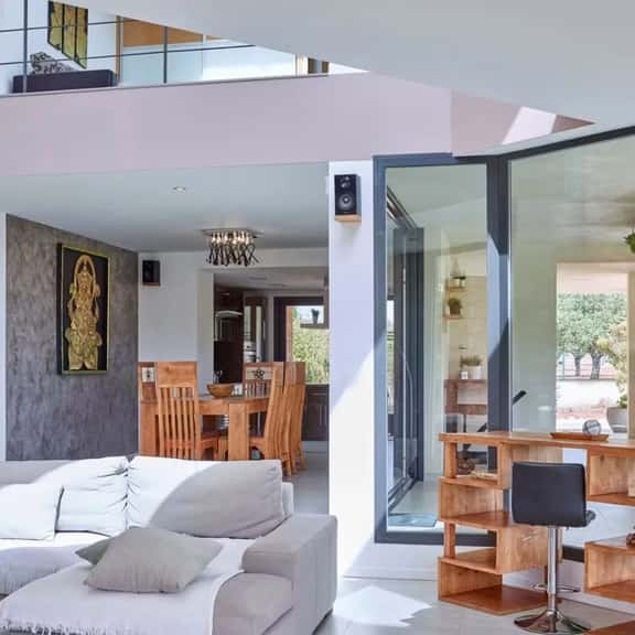 Elegant Designer Villa With Private Pool - Image 1