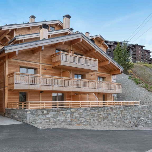 Peaceful Méribel Stay With Private Balcony - Image 1