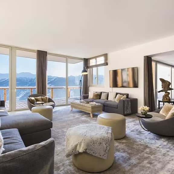 The Sovereign Peak: A Grand Alpine Sanctuary - Image 1