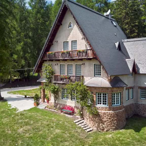 Spacious Dolomites House Near Ski Lifts - Image 1