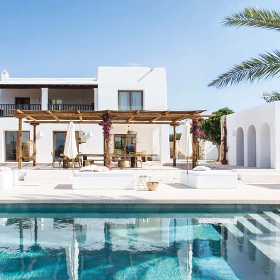 Peaceful Garden Retreat With Swimming Pool - Image 1