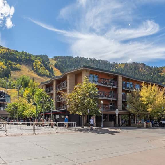 Aspen Mountain Condo With Private Balcony - Image 1