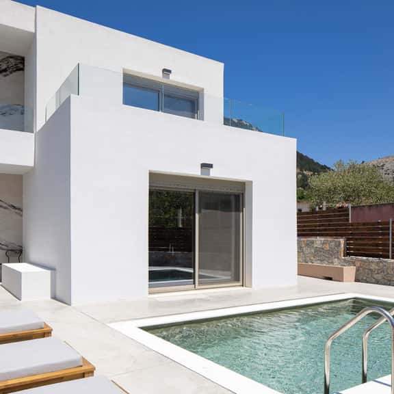 Private Villa With Beautiful Mountain Scenery - Image 1