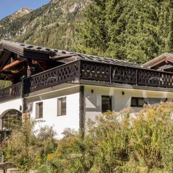 Mountain Retreat in Sunny Les Pècles - Image 1