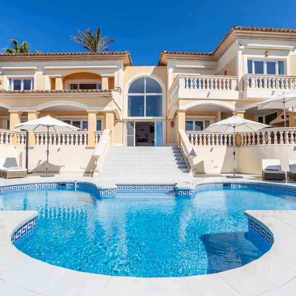 Spacious Mallorca Stay With Panoramic Views - Image 1