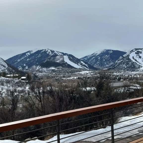 Aspen Mountain Views and Private Deck - Image 1