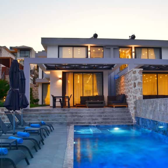 Luxury Coastal Villa With Private Pool - Image 1