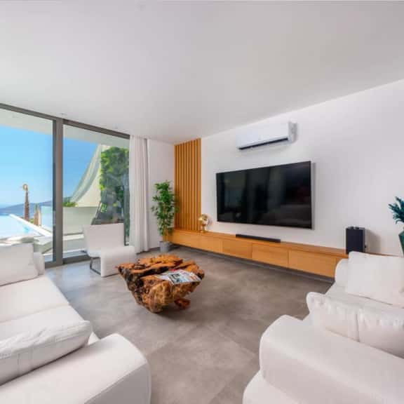Modern Coastal Villa With Private Jacuzzi - Image 1