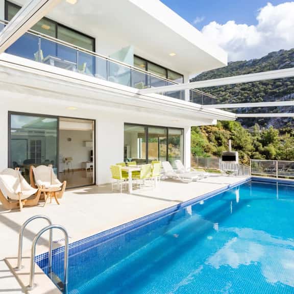 Peaceful Villa With Sauna and Jacuzzi - Image 1