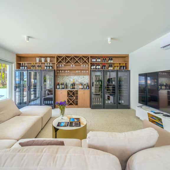 Spacious Retreat With Four Private Bathrooms - Image 1