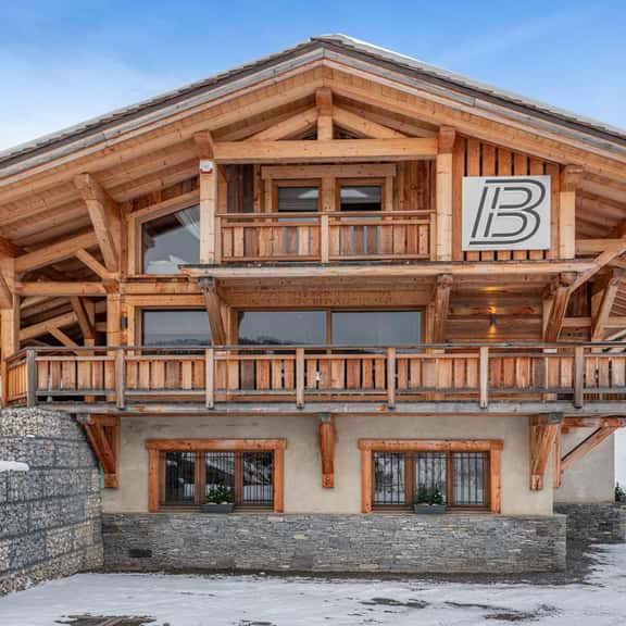 Mountain View Chalet With Indoor Jacuzzi - Image 1
