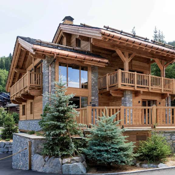 Spacious Six Bedroom Chalet in Méribel - Image 1