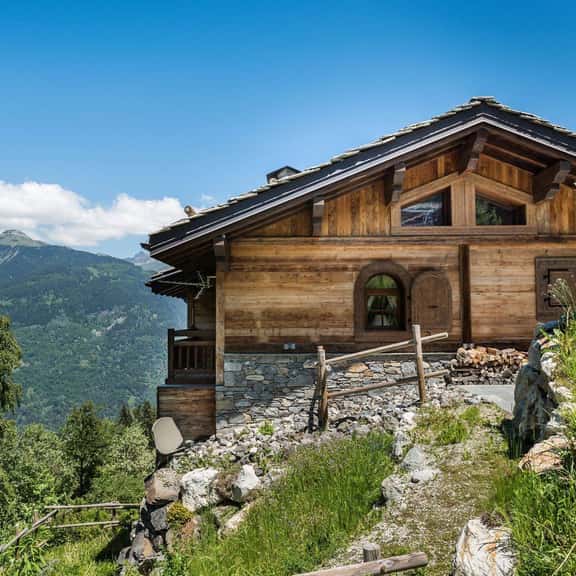 Relaxing Alpine Stay With Indoor Jacuzzi - Image 1