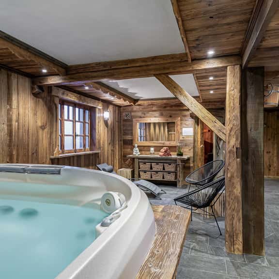 Spacious Chalet In Courchevel Le Praz - Image 1