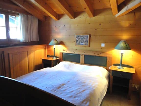 Top Floor Chalet with Balcony and Parking in Saanen