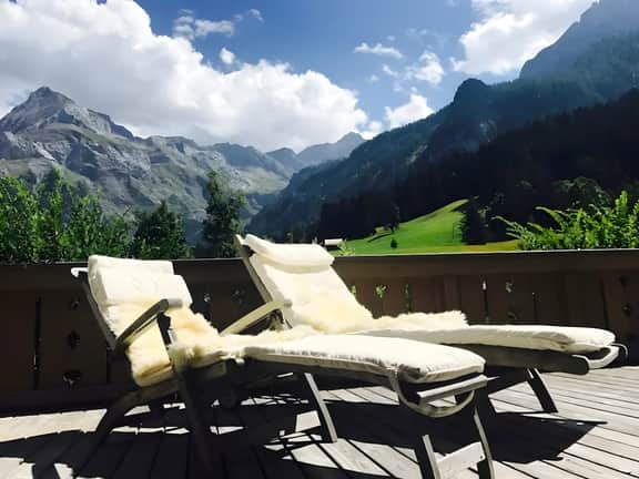 Cozy Scenic Family Chalet Gstaad & Glacier 3000