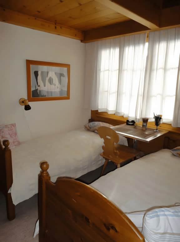 Top Floor Chalet with Balcony and Parking in Saanen