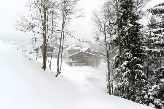 Cozy Apt Overlooking the Gstaad Mountain Area - Image 3