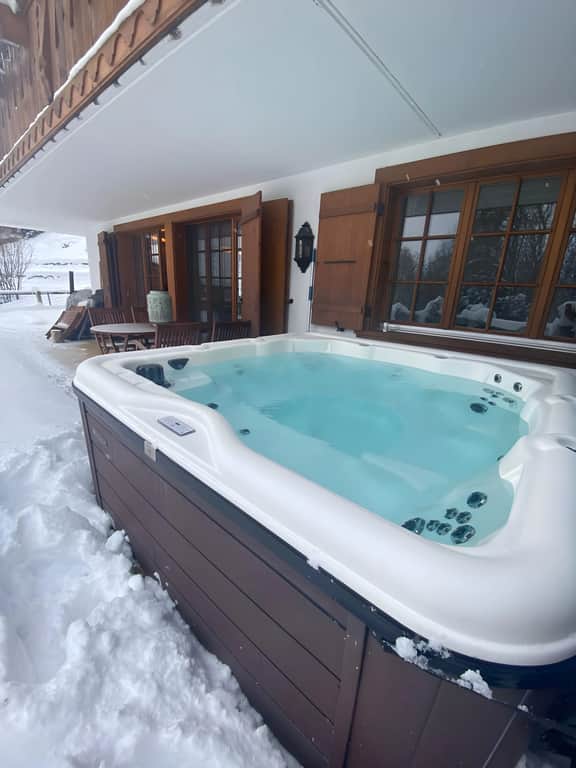 Luxurious Flat with Jacuzzi & Sauna