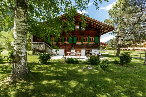 Authentic Designed Chalet right next to Gstaad