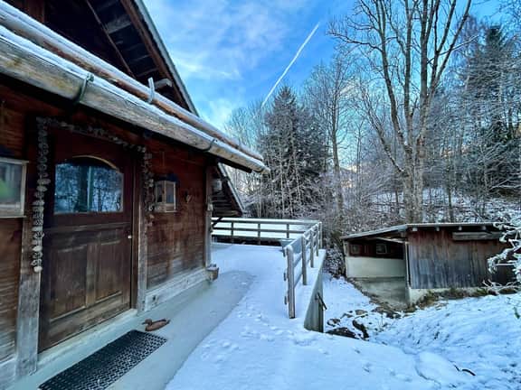 Rougemont Hideaway Chalet by the River - Image 5