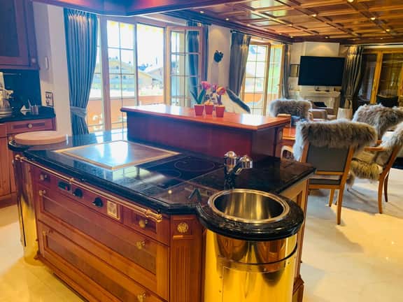 Ski In Luxury Chalet For Unforgettable Stay