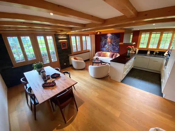 Vibrant 3-bedroom Ski Chalet In Saanen
