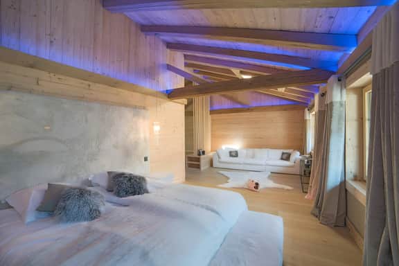 Super private Luxury Chalet with Hotel facilities