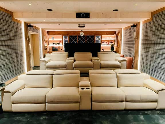 Beautifully Enveloped Romantic Chalet
