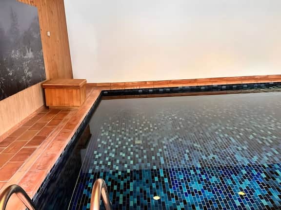 Serene Chalet With Shared Pool and Spa