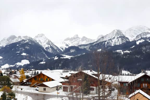 Modern 3 Br Duplex With Huge Panoramic Alps Views