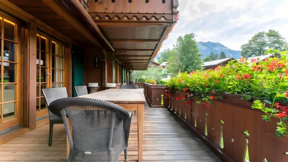 Luxurious 5 Bedroom Chalet With Modern Charm