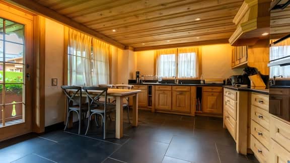 Luxurious 5 Bedroom Chalet With Modern Charm