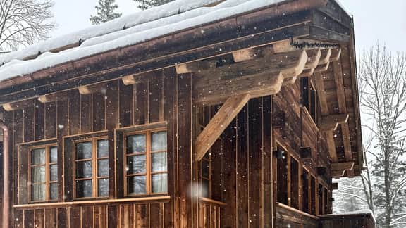 Chalet by the River in Gstaad With Sauna - Image 4