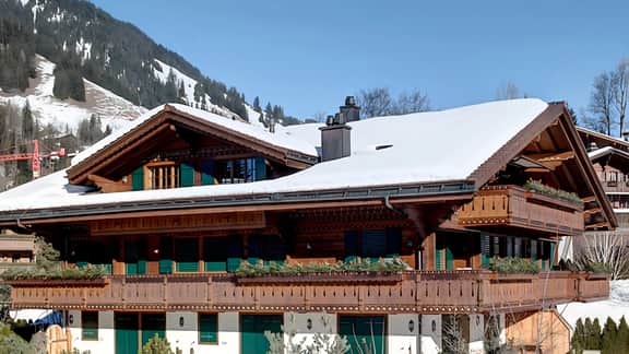 Luxurious 5 Bedroom Chalet With Modern Charm