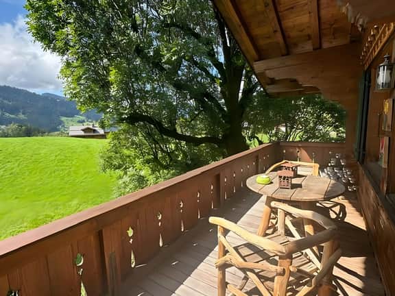 Gstaad Gem: Best Alps View & Serene Pond