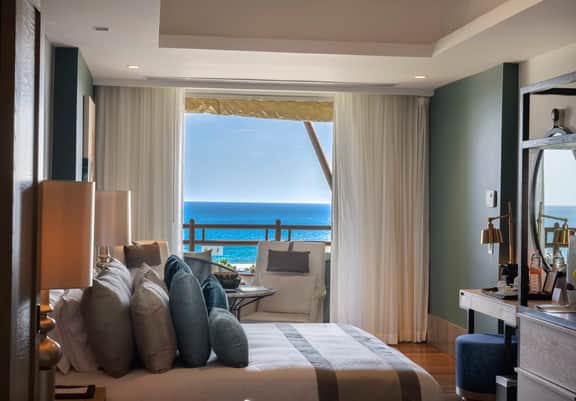 Beautiful Beachfront Penthouse with Infinity Pool
