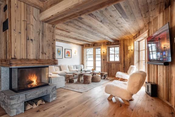 Luxury Alpine Chalet with Outdoor Jacuzzi - Image 2