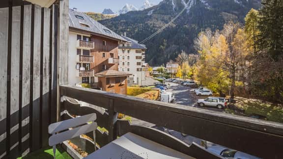 Modern Alpine Apartment Near Village Center