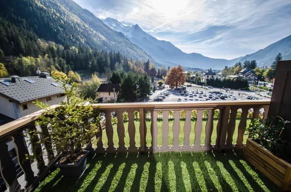 Central Chamonix Stay With Mountain Charm