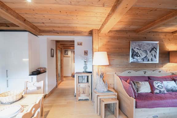 Central Chamonix Stay With Mountain Charm - Image 4