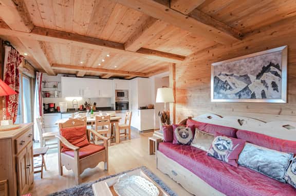 Central Chamonix Stay With Mountain Charm - Image 5