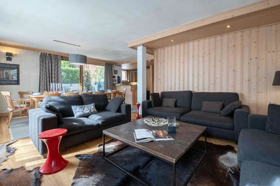Scenic Mountain Apartment With Private Bathrooms
