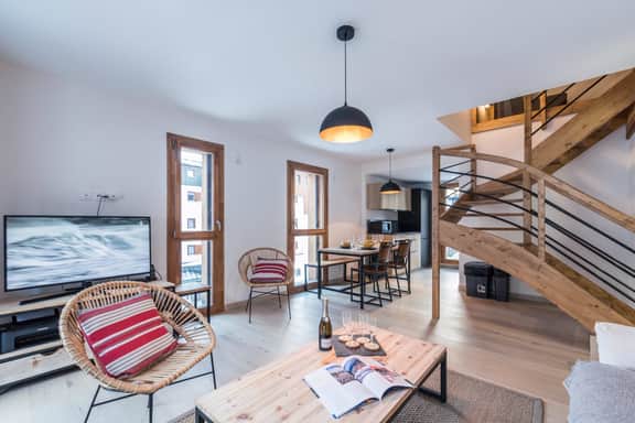 Contemporary Duplex With Brevent Mountain Views
