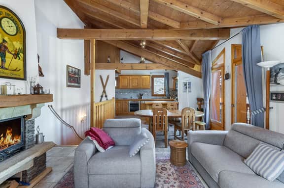 Family-friendly Chalet With Scenic Mountain Views