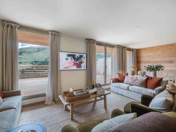 Modern Mountain Retreat with Panoramic Terrace Vie