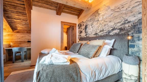 Restored Farmhouse With Panoramic Mountain Views