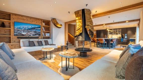 Restored Farmhouse With Panoramic Mountain Views