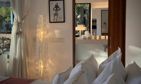 Premium Villa With Private Gated Grounds