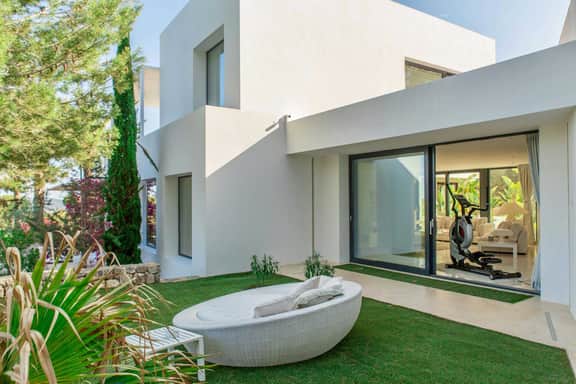 Premium Villa With Private Gated Grounds